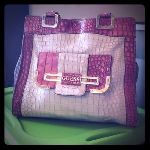 Guess hand bag q